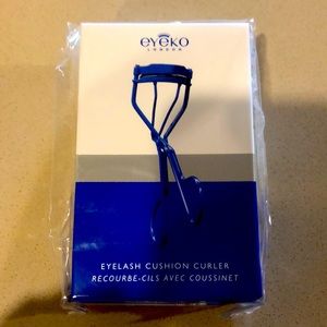 eyeko London’s eyelash cushion curler